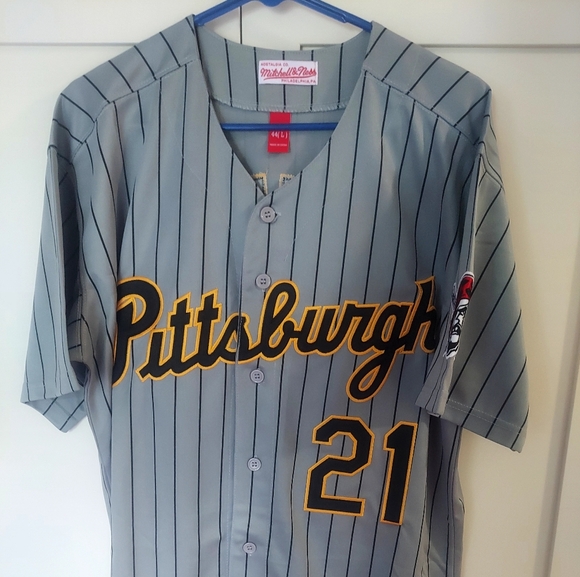 Roberto Clemente Pittsburgh Pirates Gray Pinstripe. NEW - Picture 1 of 8